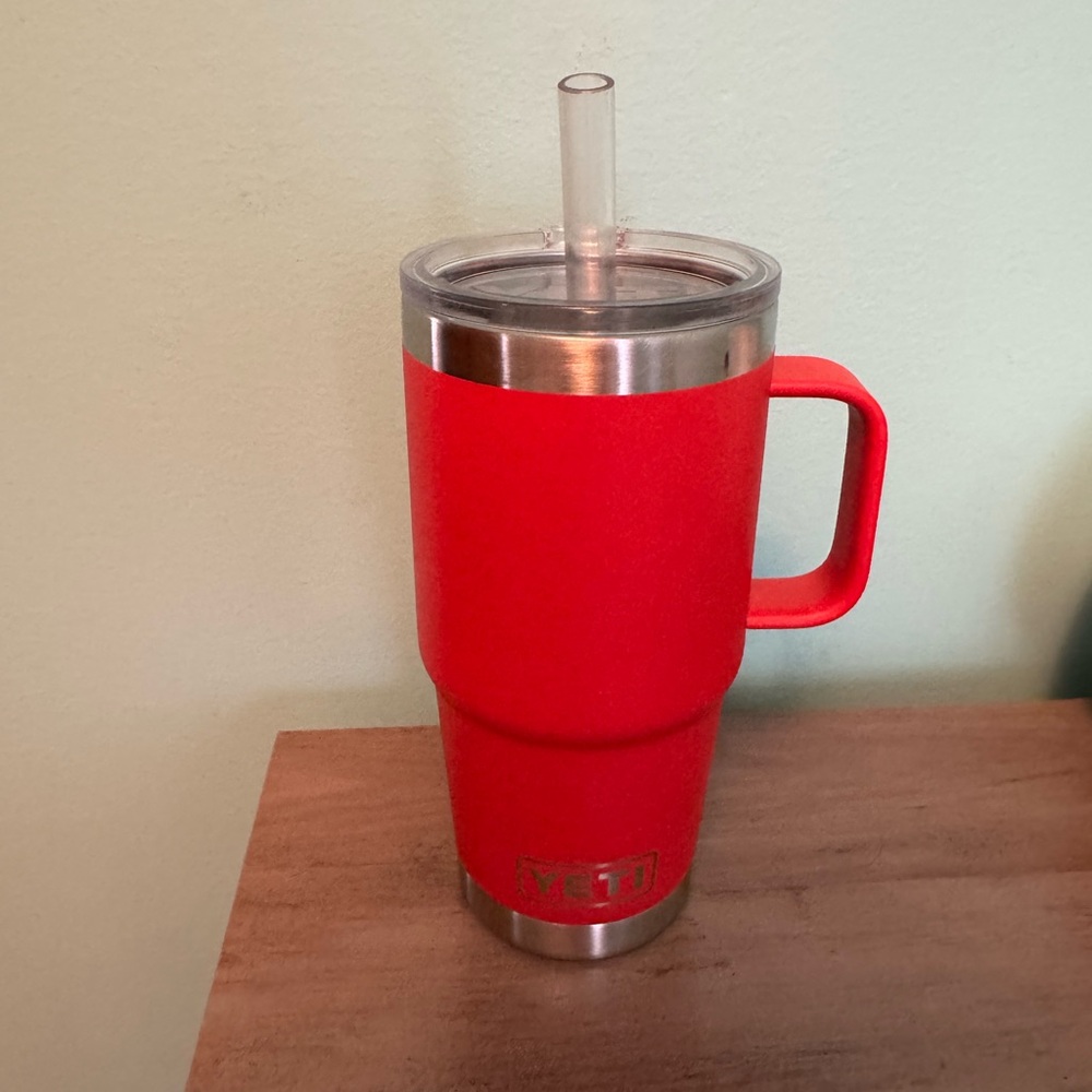 YETI  20 oz Straw Mug Rambler Red